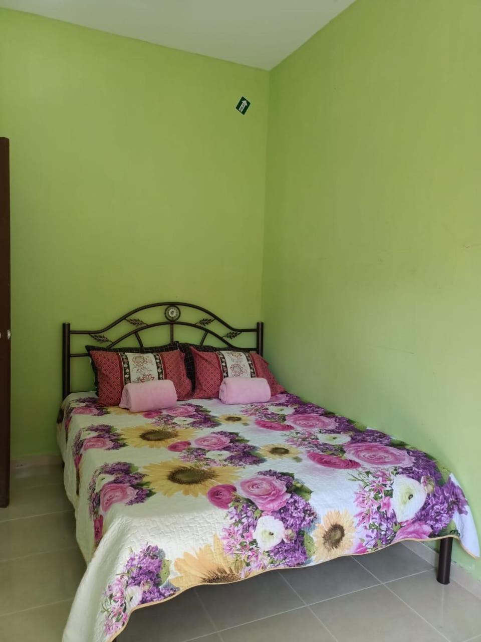 Yasmeen Homestay Kemaman Chukai Exterior photo